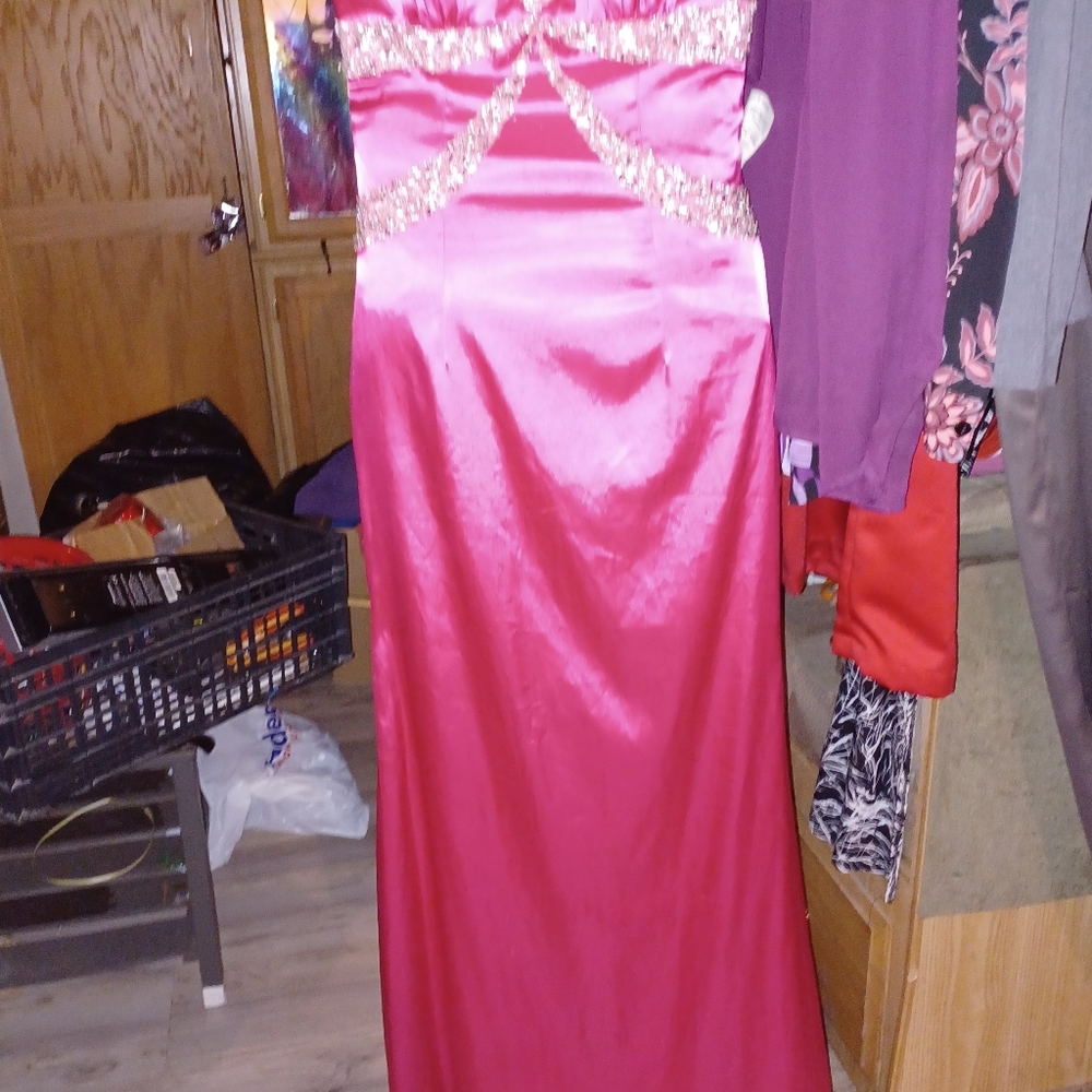 Dresses - Picture 6 of 16